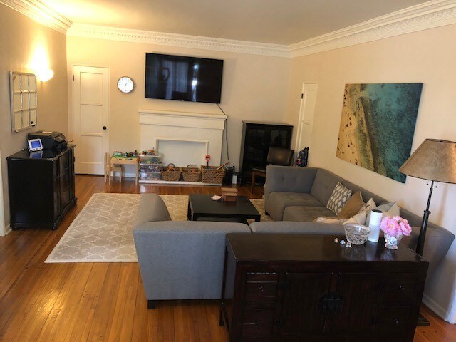 Bay window over looking patio & yard - 200 S Martel Ave