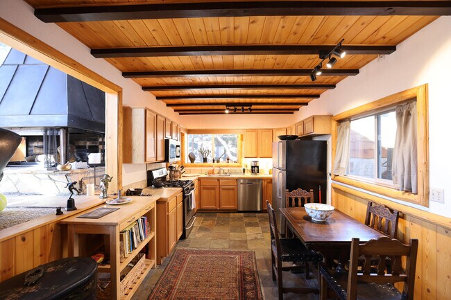 Foto del edificio - 43615 Wolf Rd