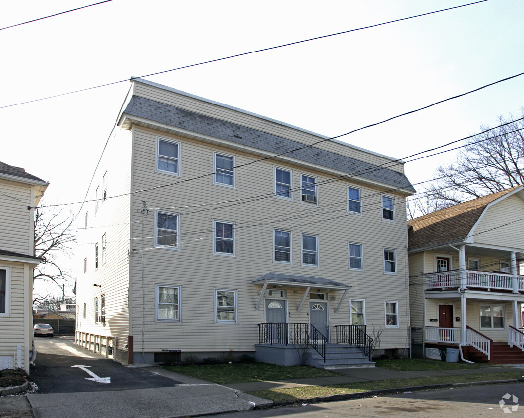 Building Photo - 76-78 W Cherry St