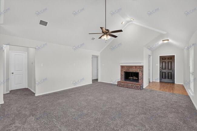 Building Photo - 324 Greenhaven Dr