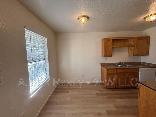 Building Photo - 300 S Magnolia St