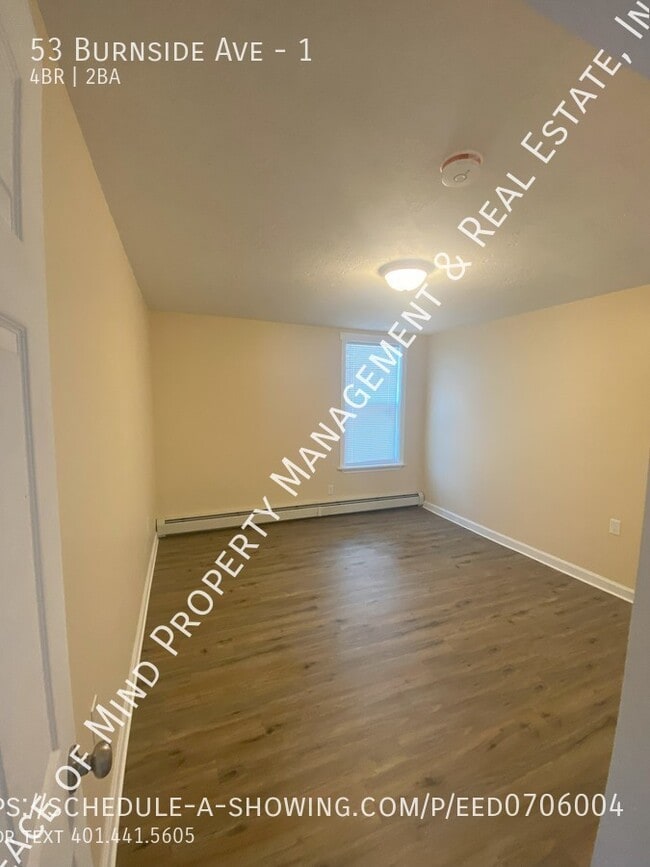 Building Photo - Spacious 4 Bedroom First Floor Unit Availa...