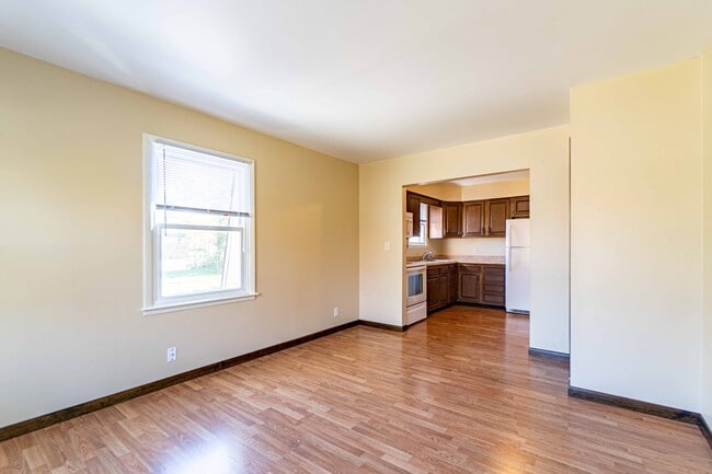 Building Photo - 1515 Golfview