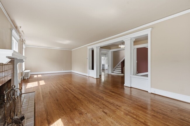 Building Photo - 5Bd/2.5Ba Everett Home