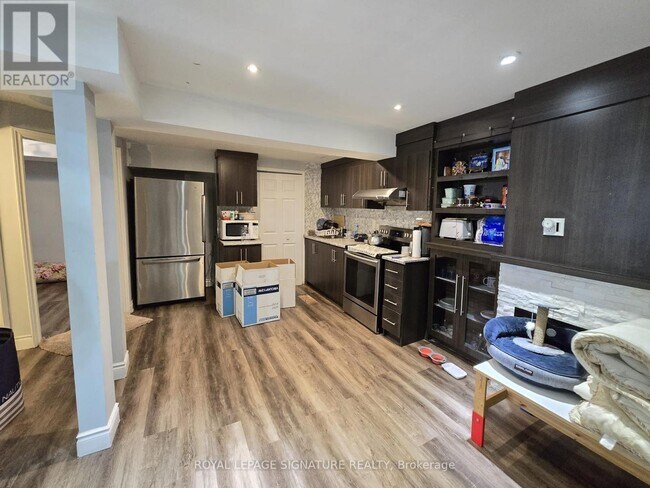 Building Photo - 20 Mercedes Rd