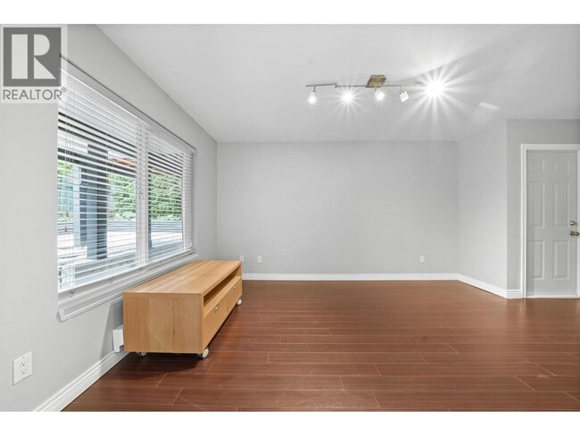 Photo du bâtiment - 2065 Turnberry Ln