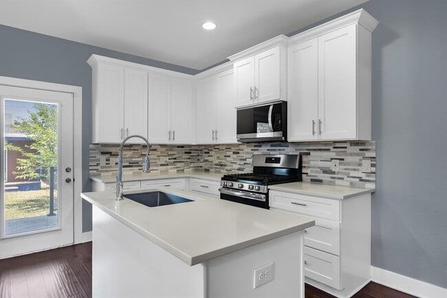 Building Photo - 312 Delmar Ave