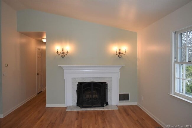 Building Photo - 52 S Pine Creek Rd