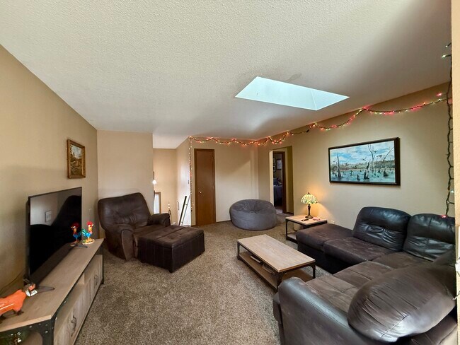 Foto del edificio - 1042 Castlewood Dr