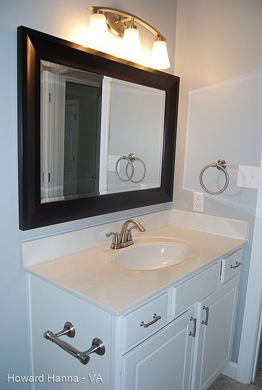 Building Photo - 3 br, 1.5 bath House - 3002 London Company...