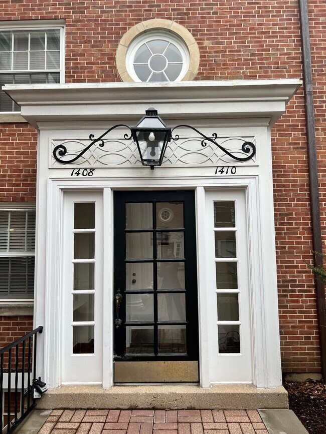 Foto del edificio - 1408 Hinman Ave