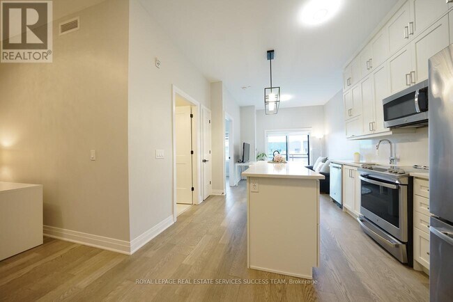 Building Photo - 102-102 Grovewood Common
