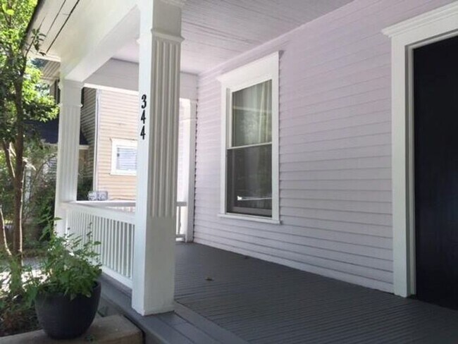 Foto del edificio - Renovated Single Family Home Available soon for Move-In !