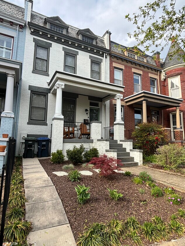 Foto principal - 321 T St NW