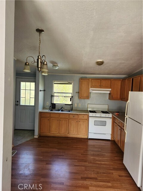 Foto del edificio - 43709 Lake Hughes Rd