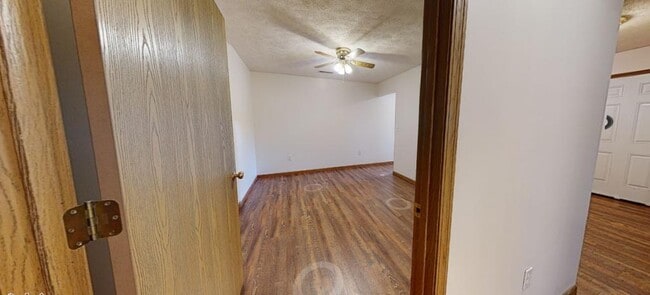 Building Photo - 909 W Cherry St