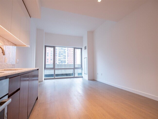 Foto del edificio - 75 Park Ln S