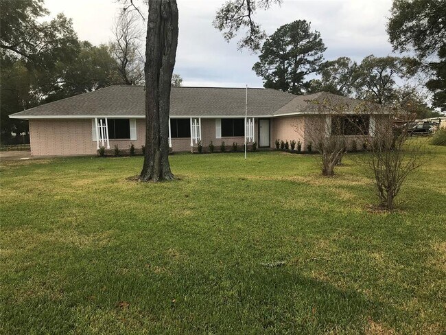 Building Photo - 208 Tanglewood Dr