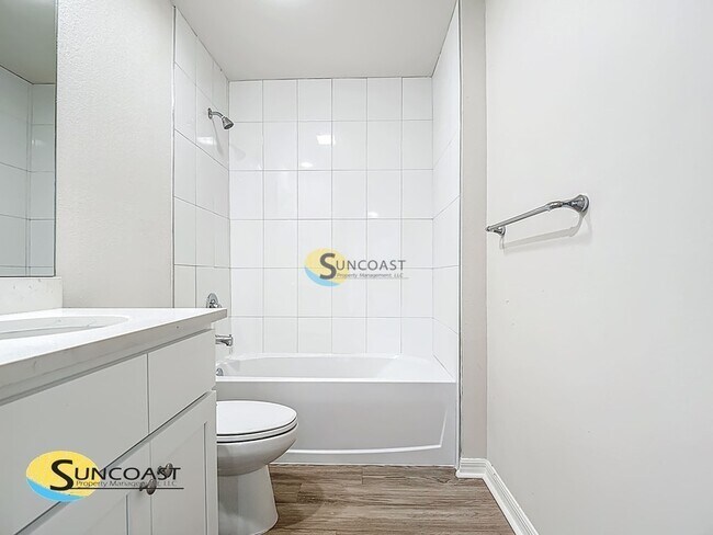 Foto del edificio - 7005 Hemlock Crse
