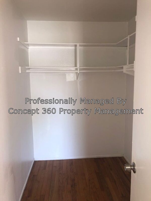 Primary Photo - 920 W Crestwood Ave