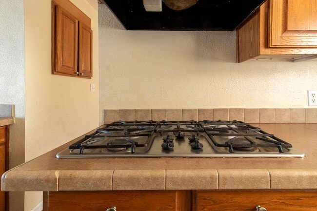 Building Photo - Cute 2BD/1 BTH Home Right off of Broadway Extension