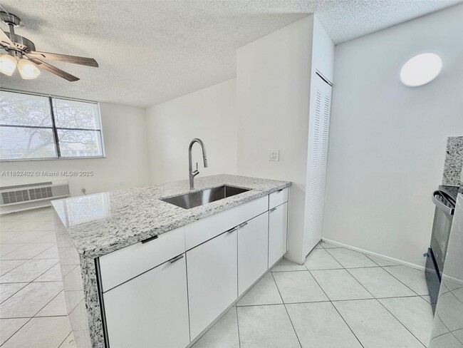 Building Photo - 2401 Riverside Dr