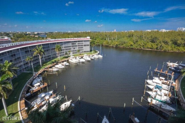 Foto del edificio - 2 br, 2 bath  - 1319 E Hillsboro Blvd