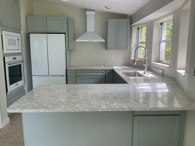 Kitchen - 504 Avenue E