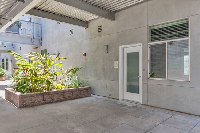 Photo - 144 S Harbor Blvd House