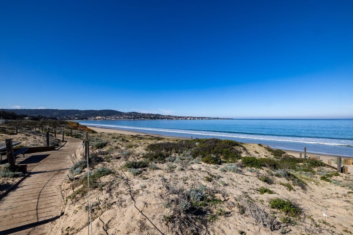125 Surf Way Unit 340, Monterey, CA 93940 Condo for Rent in Monterey