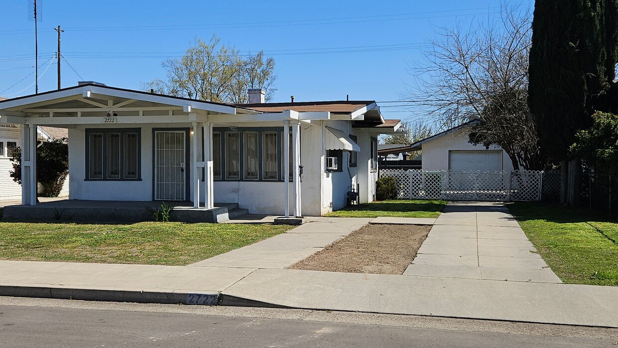 Primary Photo - Adorable 2 Bedroom House in Selma