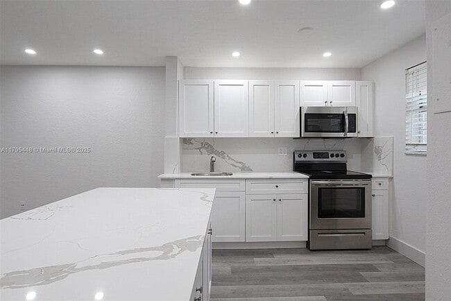 Building Photo - 17255 SW 95th Ave