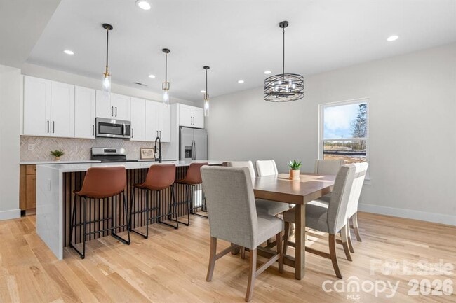 Foto del edificio - 548 Car Farm Rd