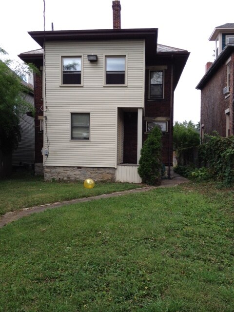 año pasado a dos plazas de aparcamiento - 347 E 12th Ave