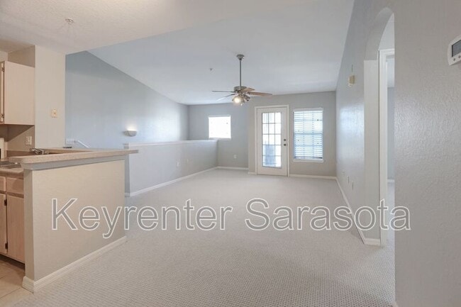 Foto del edificio - 8809 Manor Loop