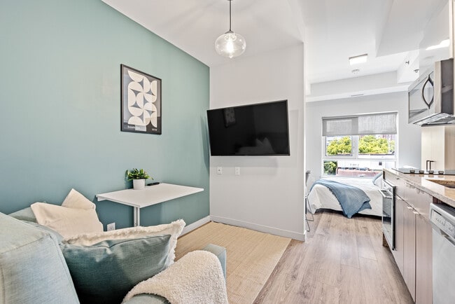 Building Photo - 417 Nelson - Student Living