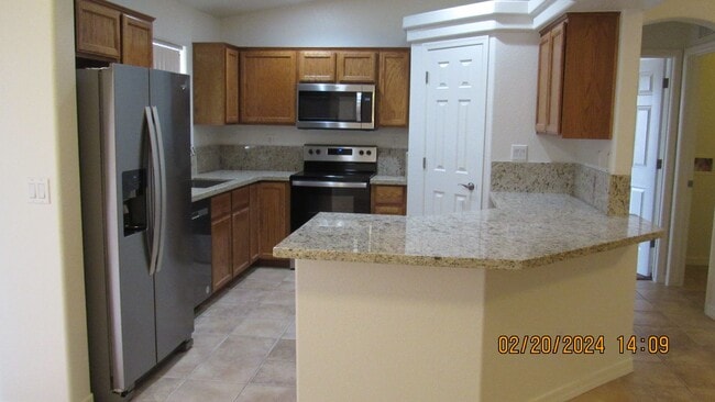Foto del edificio - 3 bed 2 bath 2 car garage near high school