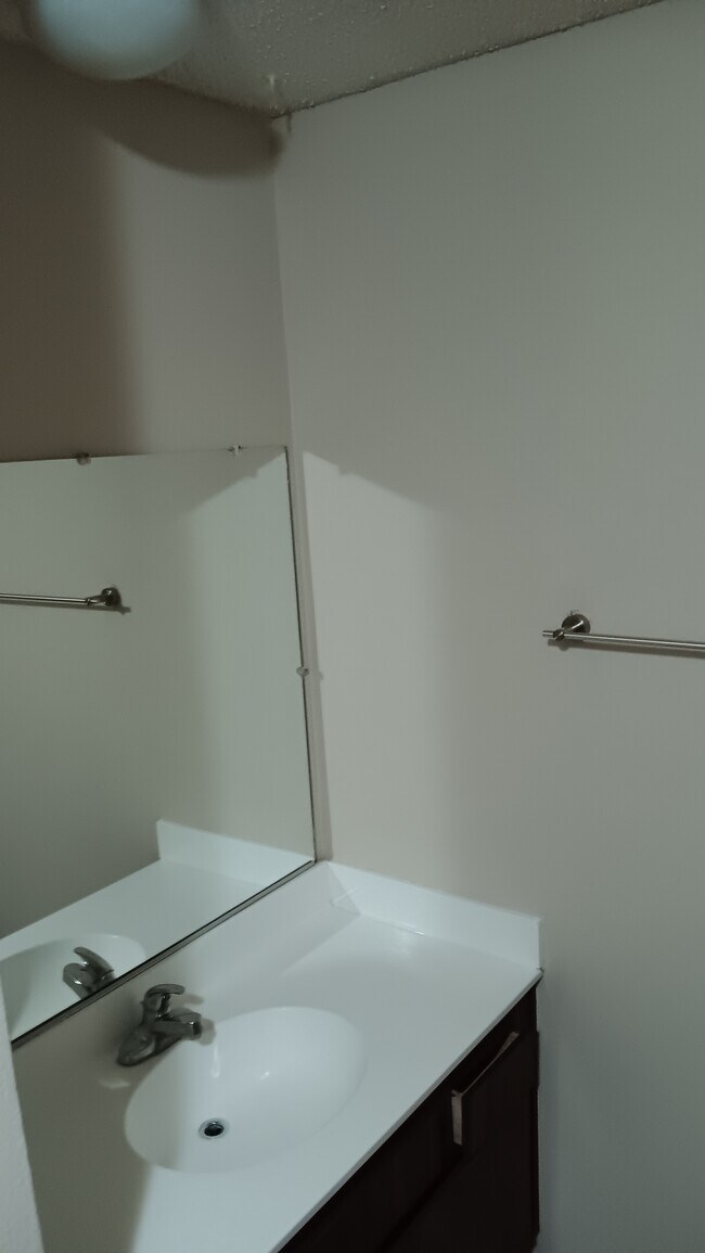 Foto del edificio - 13535 Valerio St