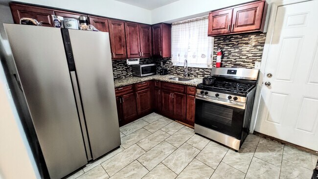 Cocina - 2 - 8 Van Nostrand Ave