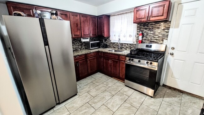Kitchen - 2 - 8 Van Nostrand Ave