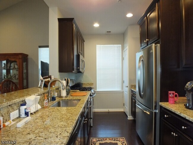 Foto del edificio - 1503 Meadow Brook Ct