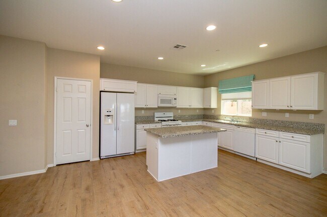 Building Photo - Charming 4 Bed/2 Bath Home In JP Ranch Gat...