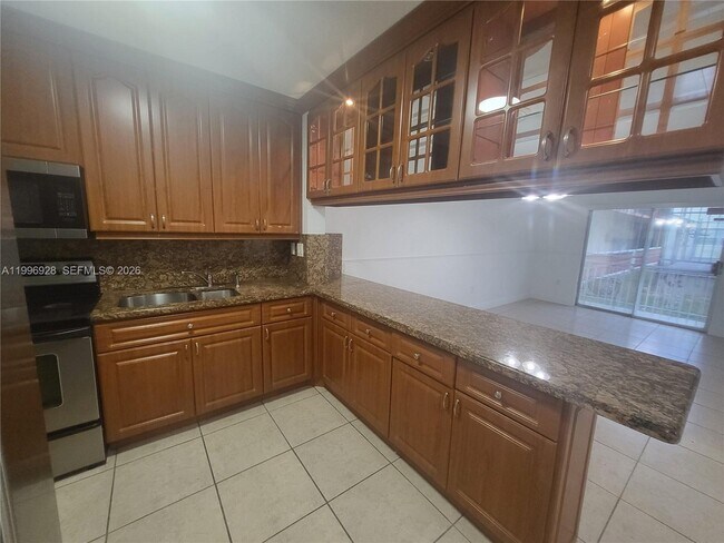 Foto del edificio - 1275 W 35th St