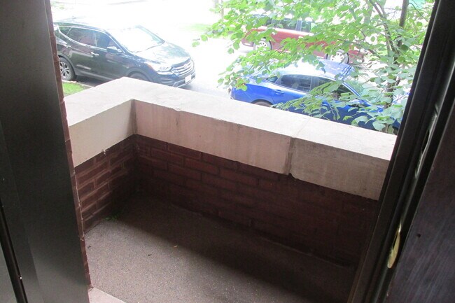 Foto del edificio - 1367 E 56th St