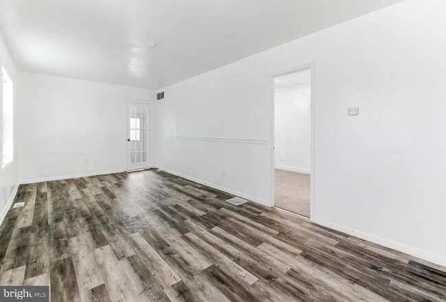 Building Photo - 107 River Rd Dr