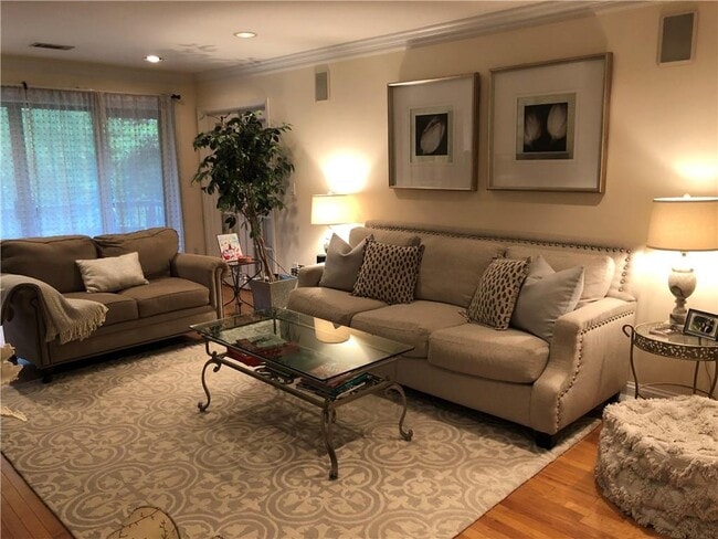 Building Photo - 4209 Pine Heights Dr NE