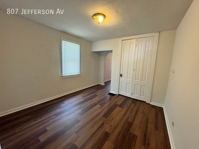 Building Photo - 807 Jefferson Ave