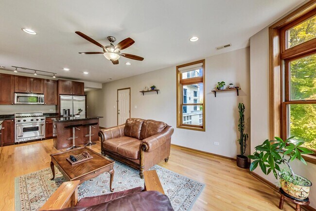 Building Photo - 4010 S Drexel Blvd