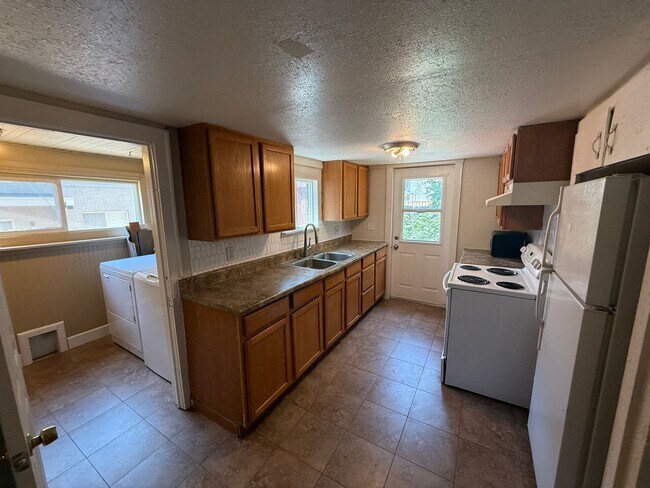 Foto del edificio - 3955 Upham St