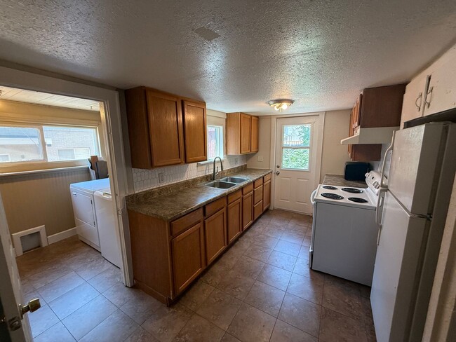 Photo - Current Property Management LLC Apartment